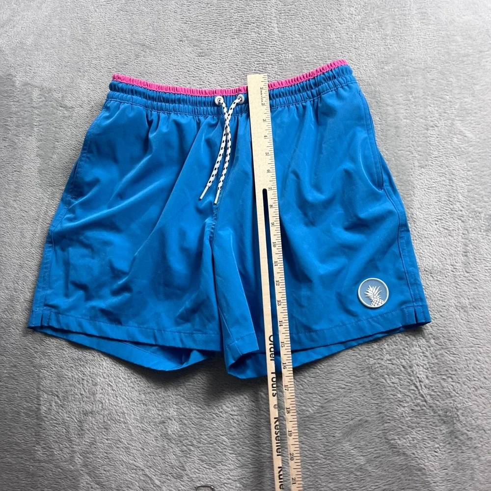 Chubbies Mens Blue Pink Swim Trunks 5.5 Inch Inseam Pineapple Mesh Lined Medium